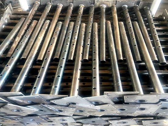 Galvanized adjustable steel props for concrete shoring system